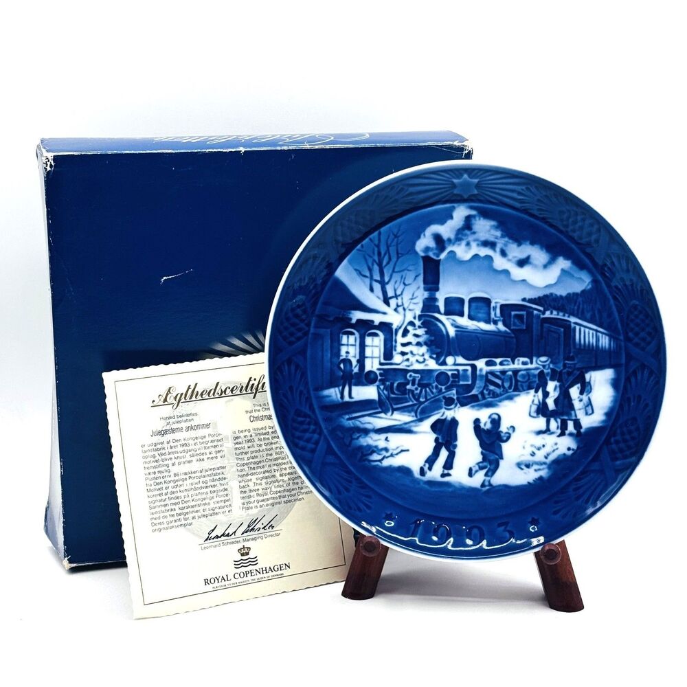 Royal Copenhagen 1993 Christmas Plate Christmas Guests Train Children BOX & COA